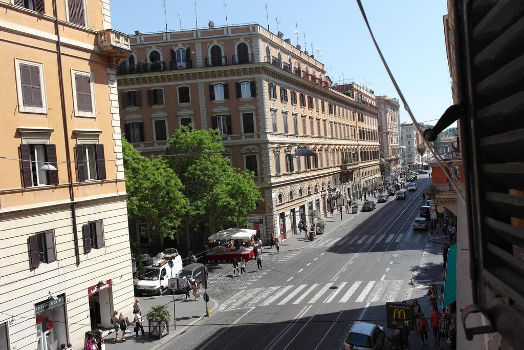 La Casa Di Piero In Via Ottaviano Apartment Rome Ruang foto